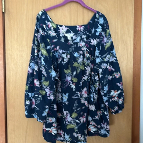 Terra & Sky- Floral Top, 3/4 Sleeves - Picture 5 of 6